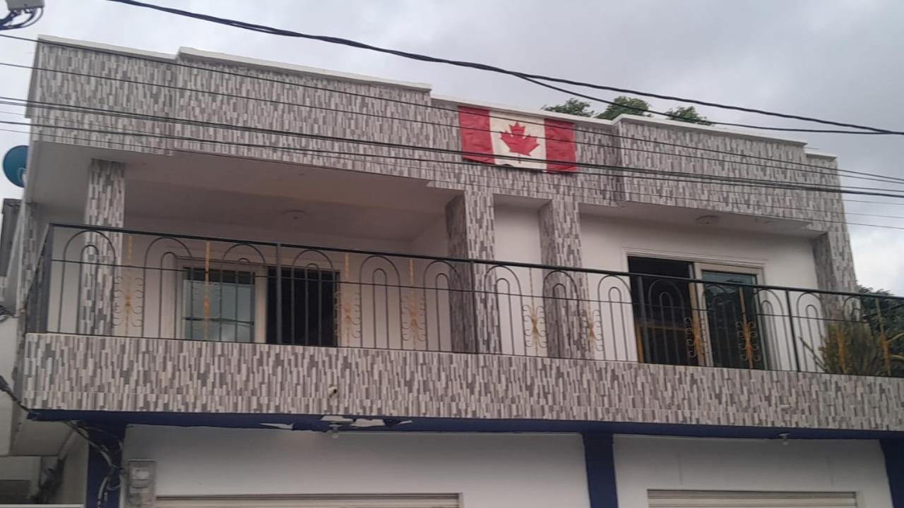 Canadian House Tolú Extérieur photo